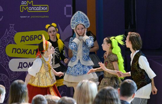 RUSSIA EXPO. A New Year show for children by the Movement of the First
