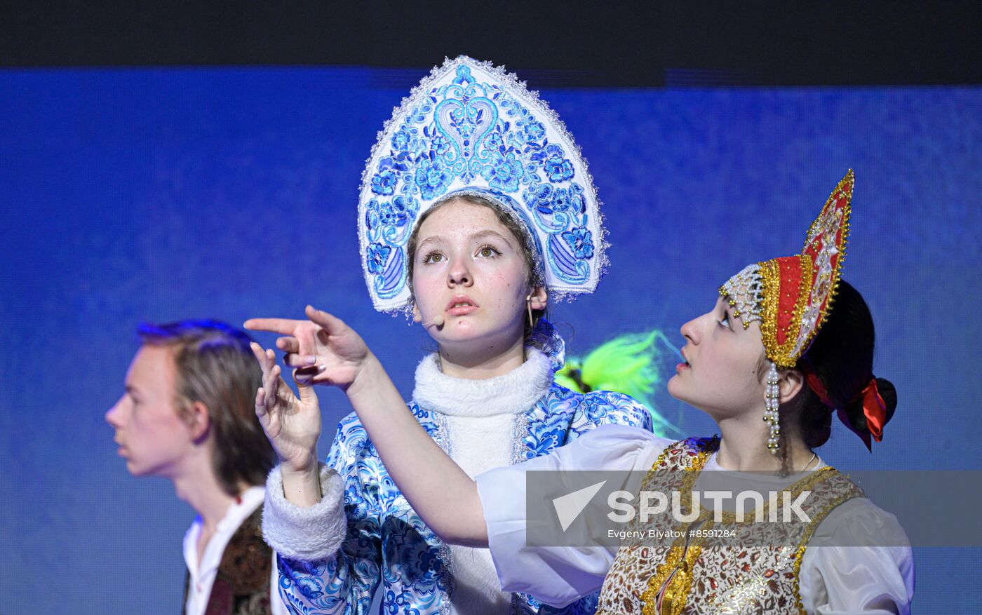 RUSSIA EXPO. A New Year show for children by the Movement of the First