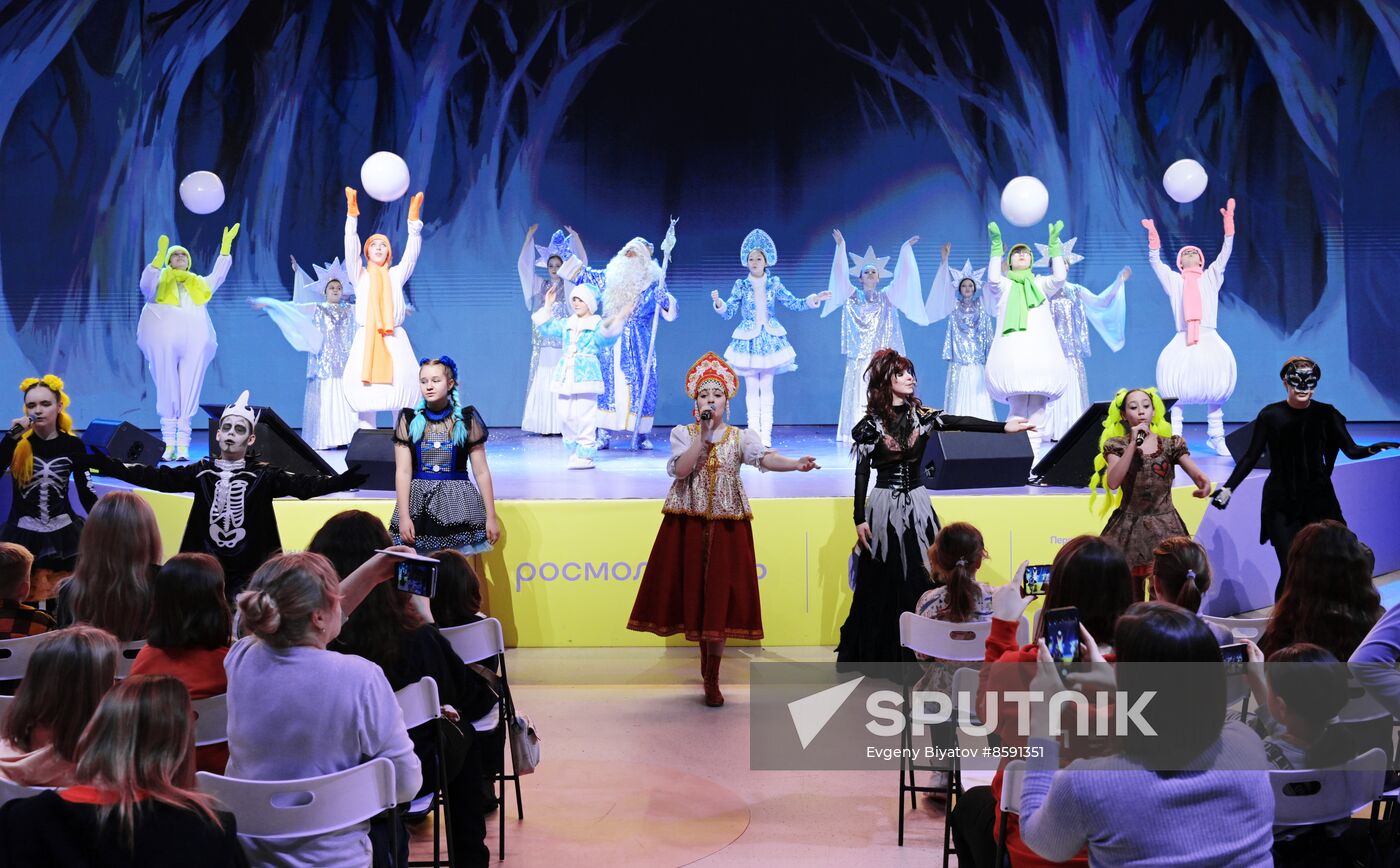 RUSSIA EXPO. A New Year show for children by the Movement of the First