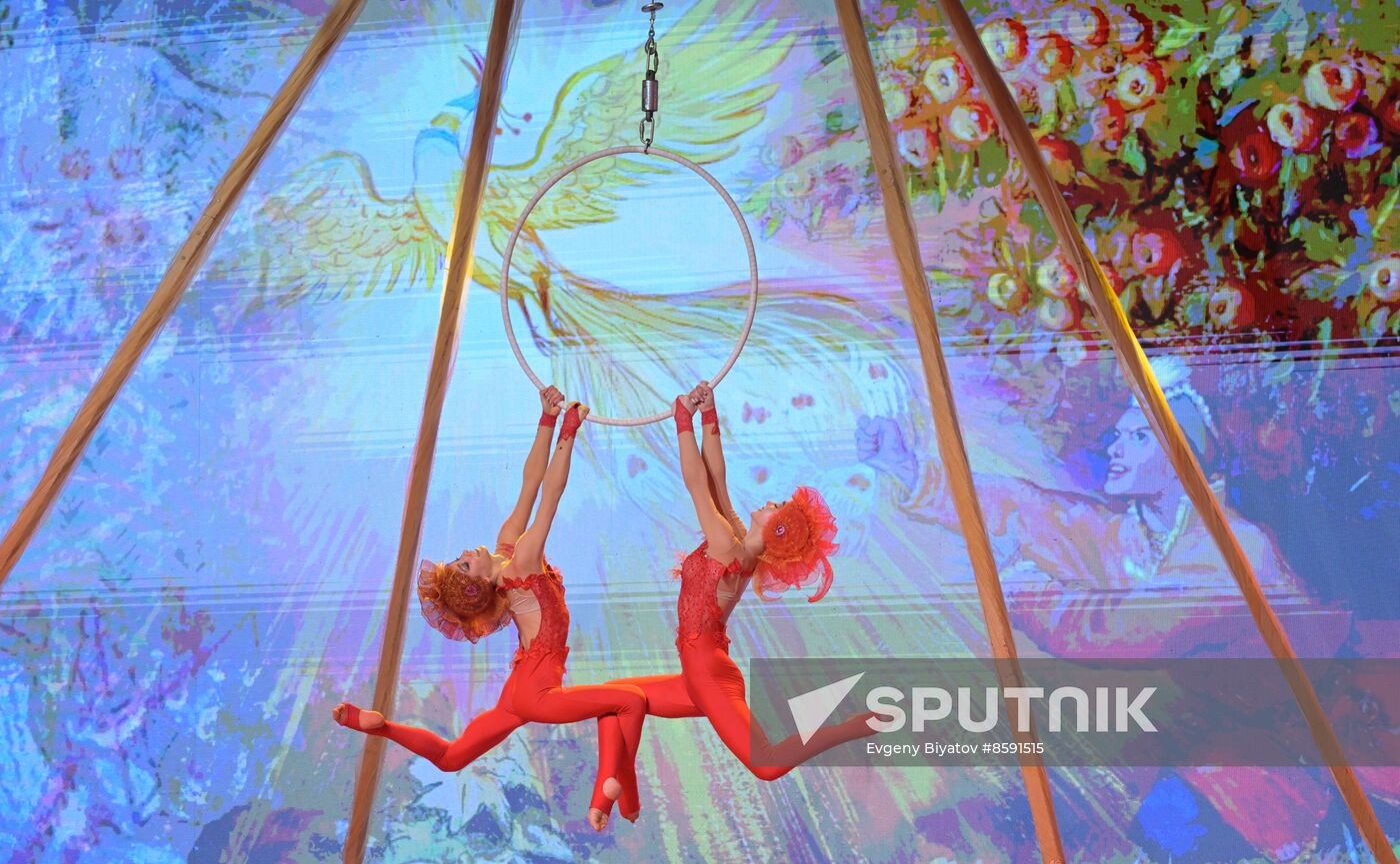 RUSSIA EXPO. A New Year show for children by the Movement of the First