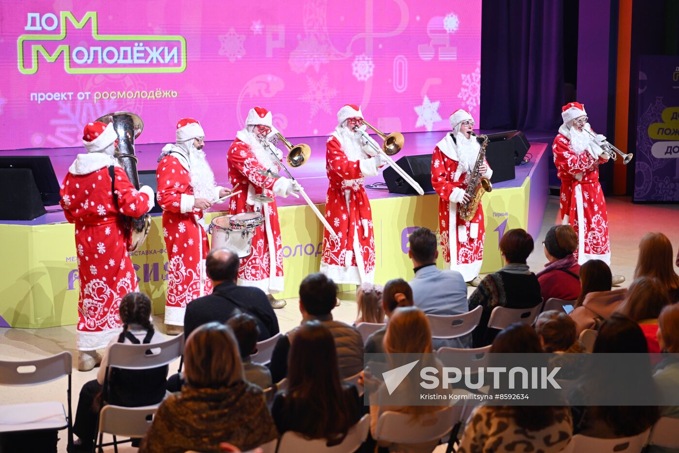 RUSSIA EXPO. A New Year show for children by the Movement of the First