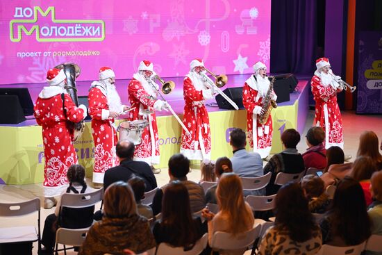 RUSSIA EXPO. A New Year show for children by the Movement of the First
