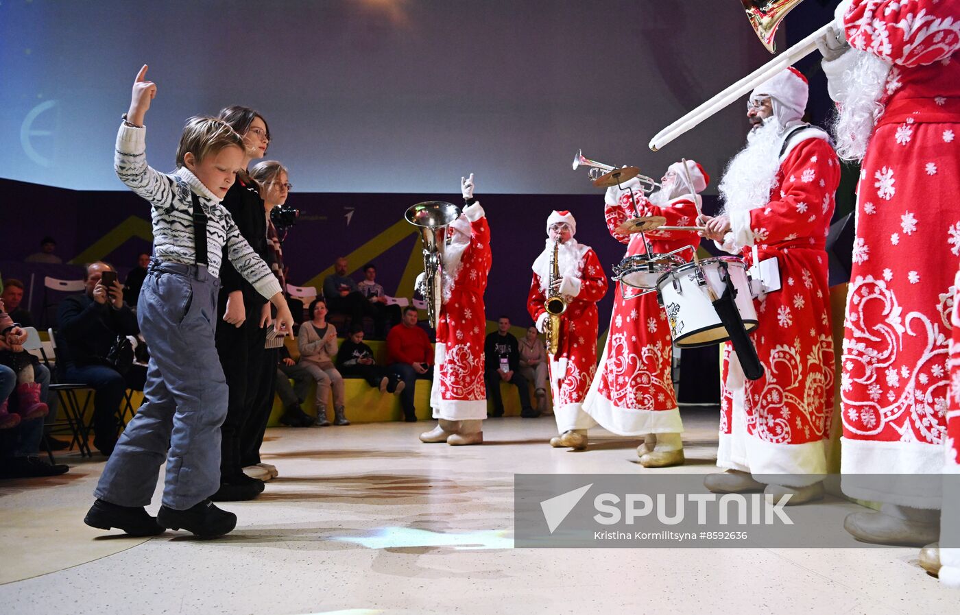 RUSSIA EXPO. A New Year show for children by the Movement of the First
