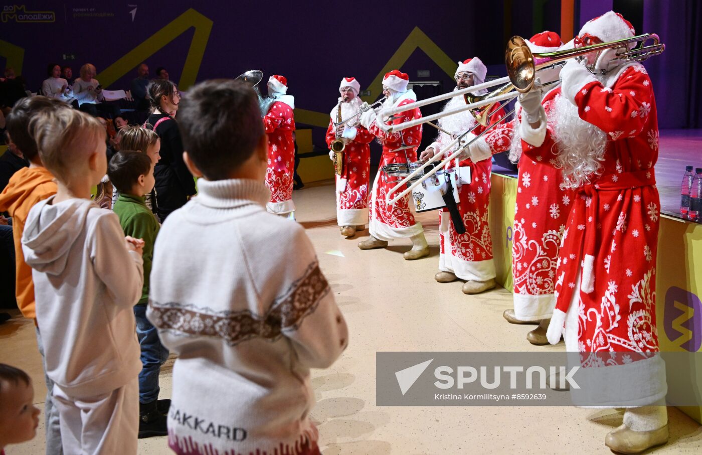 RUSSIA EXPO. A New Year show for children by the Movement of the First