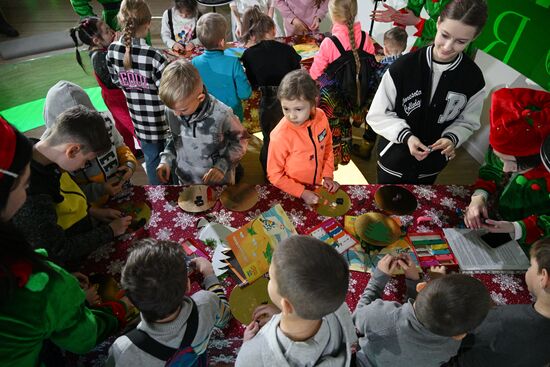RUSSIA EXPO. Animated Christmas Tree: interactive animated filmmaking workshop