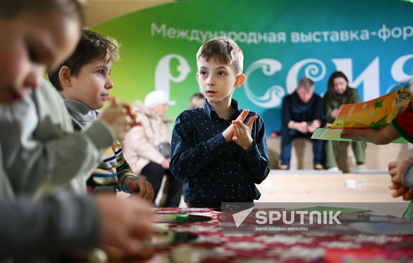 RUSSIA EXPO. Animated Christmas Tree: interactive animated filmmaking workshop