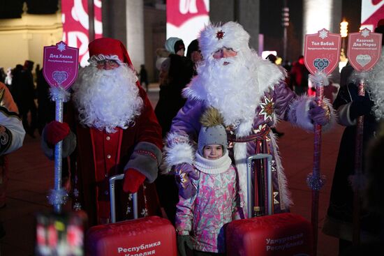 The International RUSSIA EXPO forum and exhibition. A Father Frost parade. From left: Ded Halla of the Republic of Karelia and Tol Babai of the Republic of Udmurtia. Location: Russia, Moscow. Author: Ramil Sitdikov/Sputnik. RUSSIA EXPO. Father Frost Parade