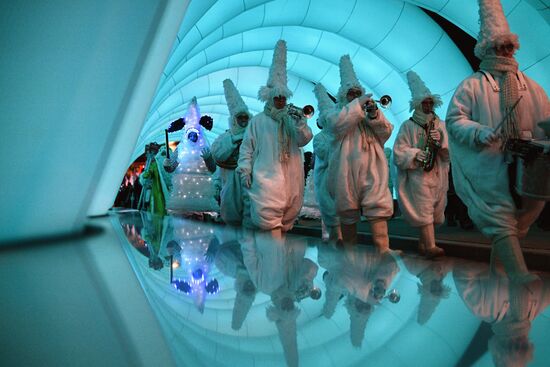 The International RUSSIA EXPO Forum and Exhibition. Father Frost Parade. Location: Russia, Moscow. Author: Ramil Sitdikov/Sputnik. RUSSIA EXPO. Father Frost Parade