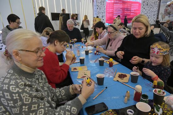 RUSSIA EXPO. Russian Christmas Trees