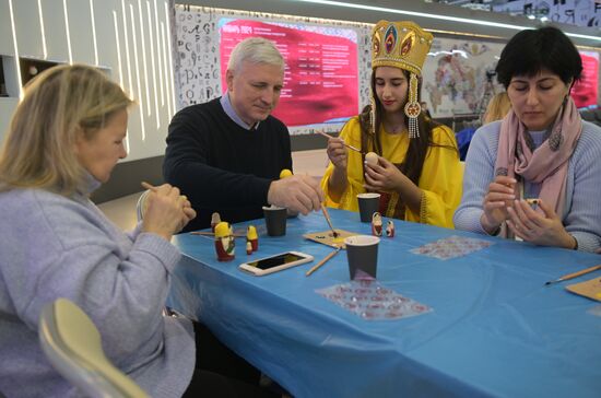 RUSSIA EXPO. Russian Christmas Trees