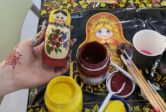 RUSSIA EXPO. Russian Christmas Trees