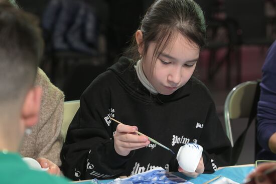 RUSSIA EXPO. Russian Christmas Trees