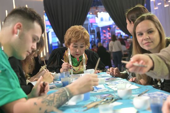 RUSSIA EXPO. Russian Christmas Trees