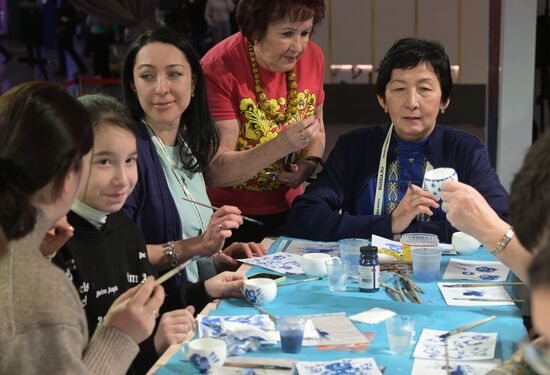 RUSSIA EXPO. Russian Christmas Trees