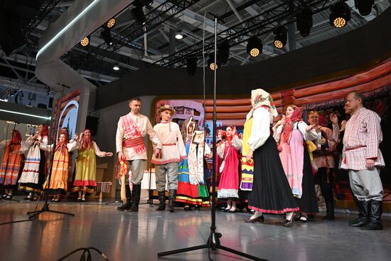 RUSSIA EXPO. Kursk couple's wedding ceremony