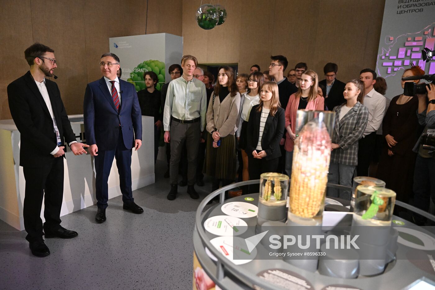 RUSSIA EXPO. Presenting Ministry of Education and Science's Decade of Science and Technology updated exhibition