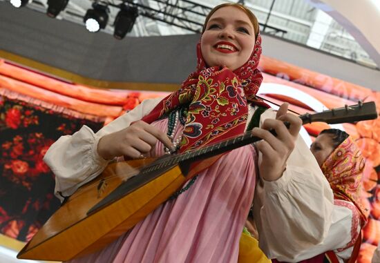 RUSSIA EXPO. Kursk couple's wedding ceremony