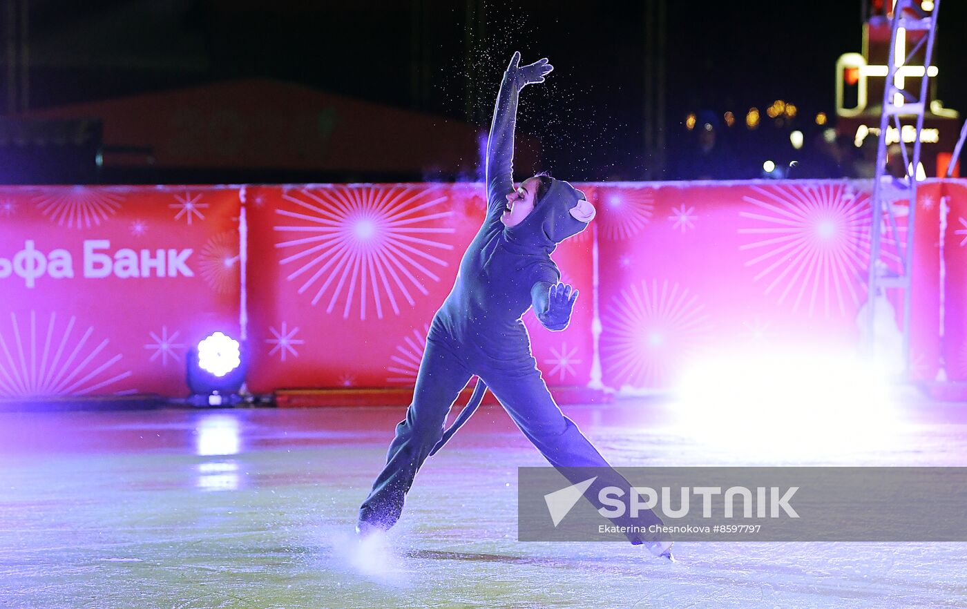 Celebrating Old New Year with Ilya Averbukh in Hermitage Garden