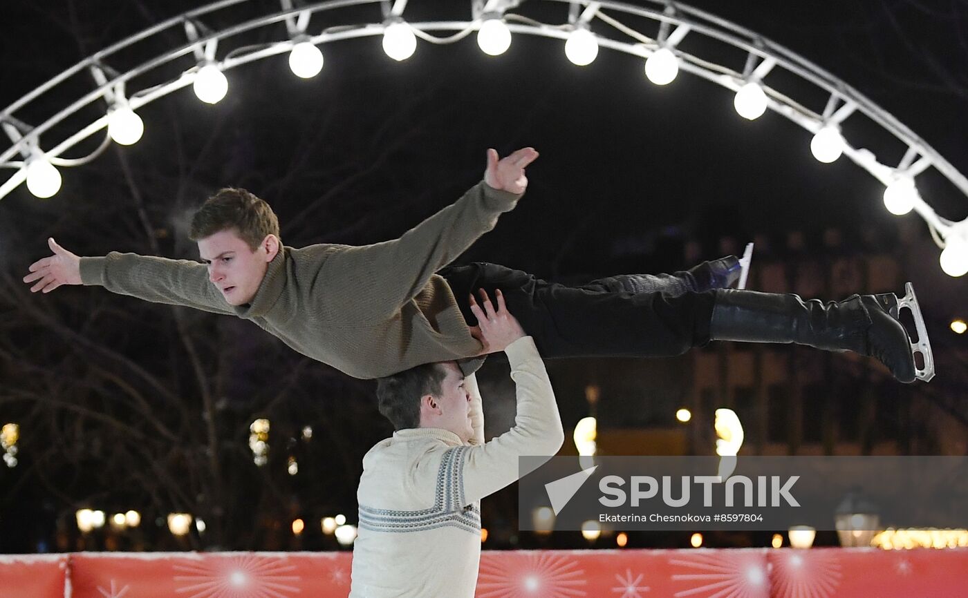 Celebrating Old New Year with Ilya Averbukh in Hermitage Garden