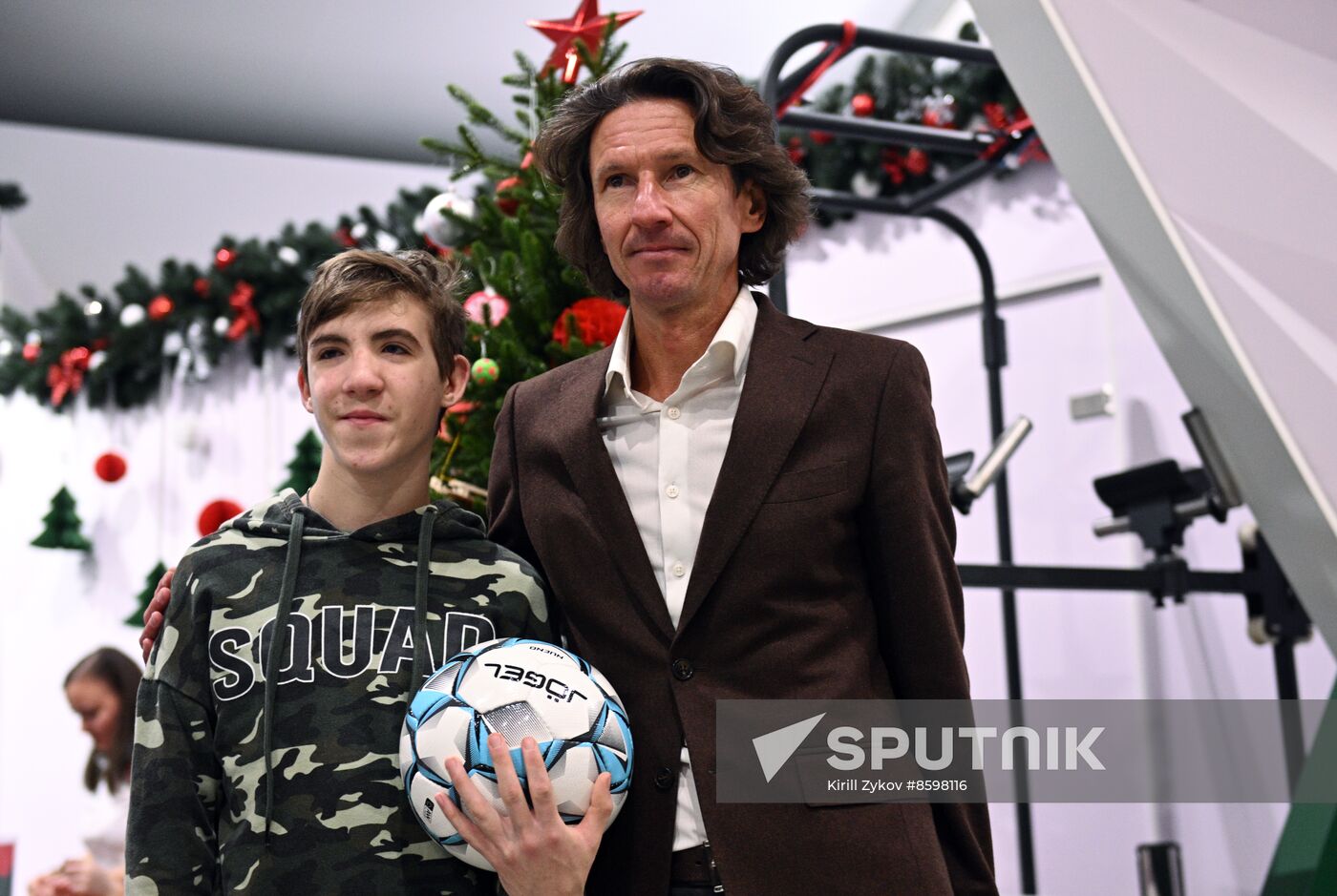 RUSSIA EXPO. Presenting gifts to children participating in Moscow Mayor's Kind Christmas Tree project