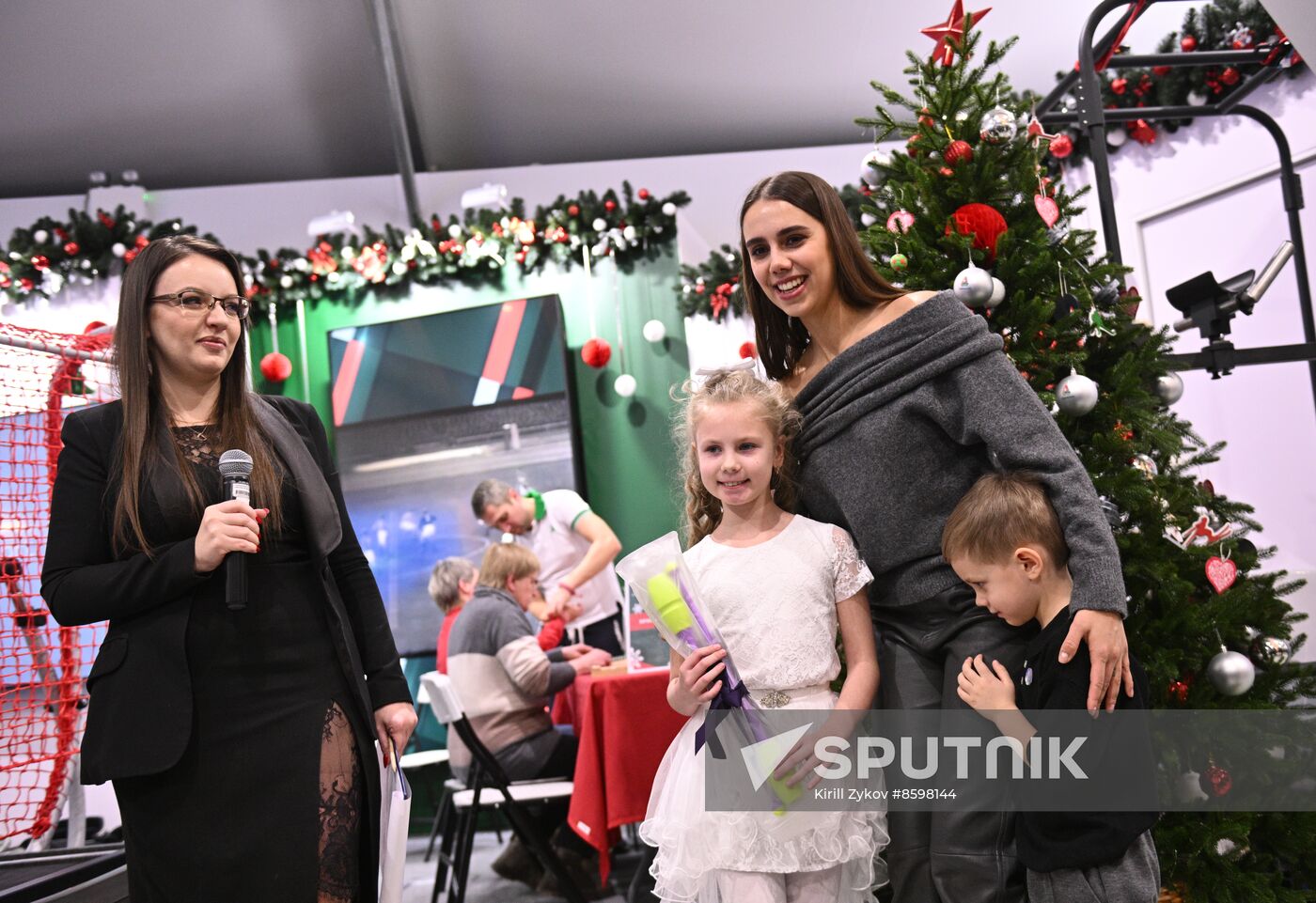 RUSSIA EXPO. Presenting gifts to children participating in Moscow Mayor's Kind Christmas Tree project