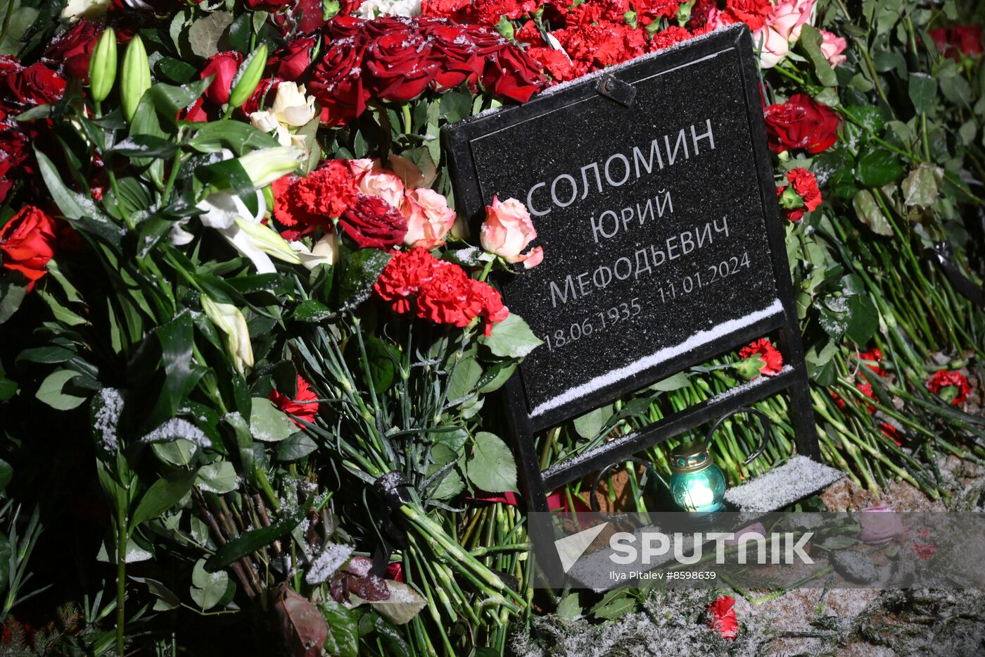 Russia Actor Solomin Death