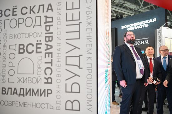 RUSSIA EXPO. Minister of Digital Development, Communications and Mass Media Maksut Shadayev at stands