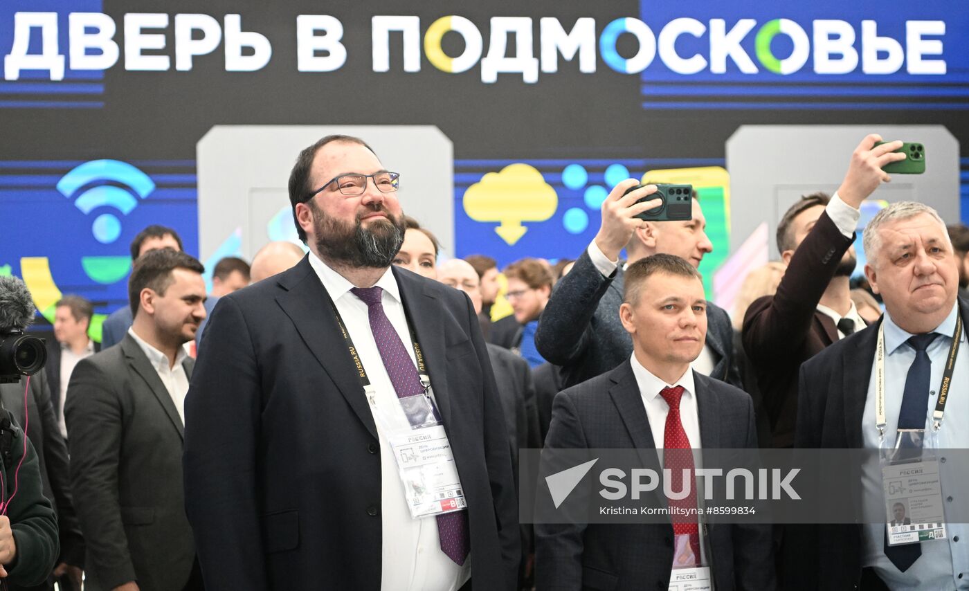 RUSSIA EXPO. Minister of Digital Development, Communications and Mass Media Maksut Shadayev at stands
