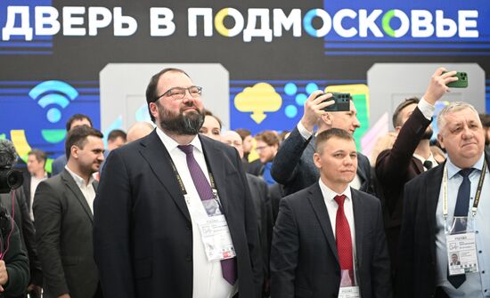 RUSSIA EXPO. Minister of Digital Development, Communications and Mass Media Maksut Shadayev at stands