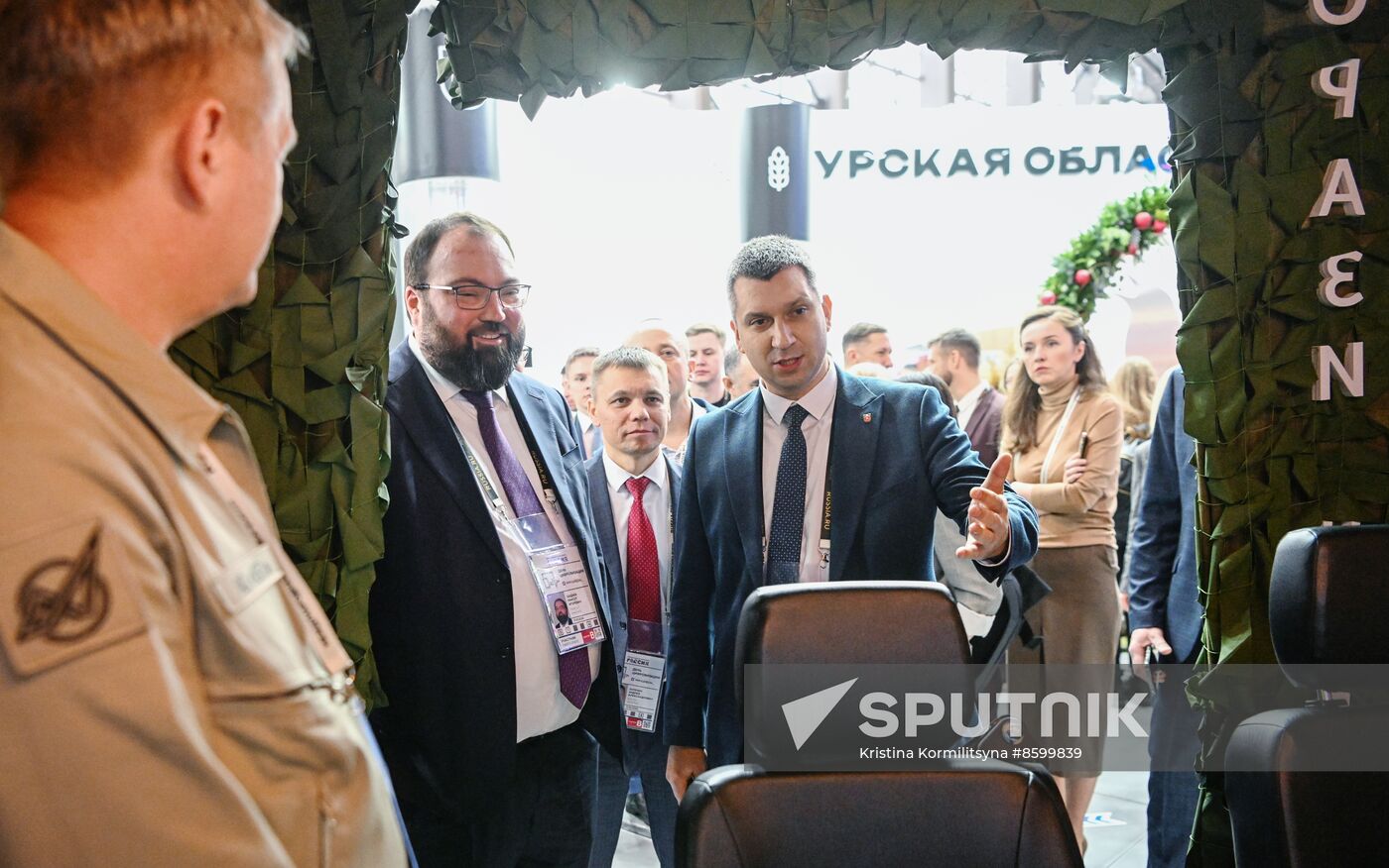 RUSSIA EXPO. Minister of Digital Development, Communications and Mass Media Maksut Shadayev at stands