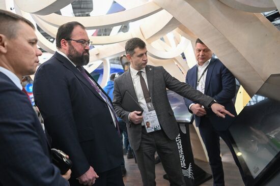RUSSIA EXPO. Minister of Digital Development, Communications and Mass Media Maksut Shadayev at stands