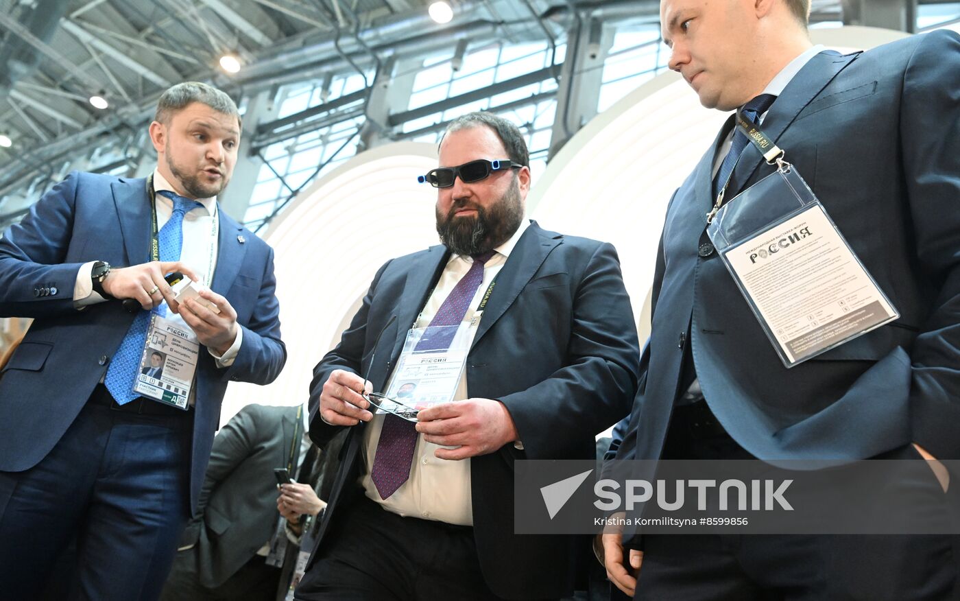 RUSSIA EXPO. Minister of Digital Development, Communications and Mass Media Maksut Shadayev at stands