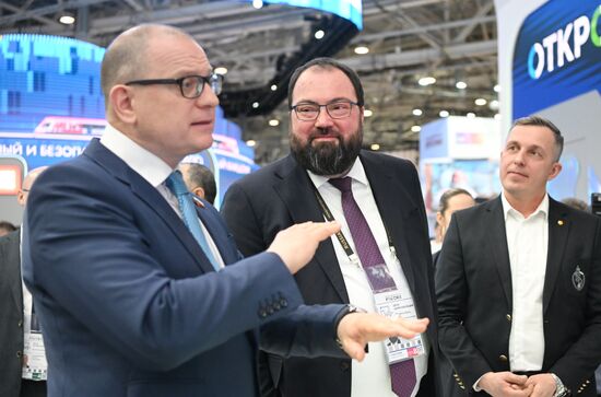 RUSSIA EXPO. Minister of Digital Development, Communications and Mass Media Maksut Shadayev at stands