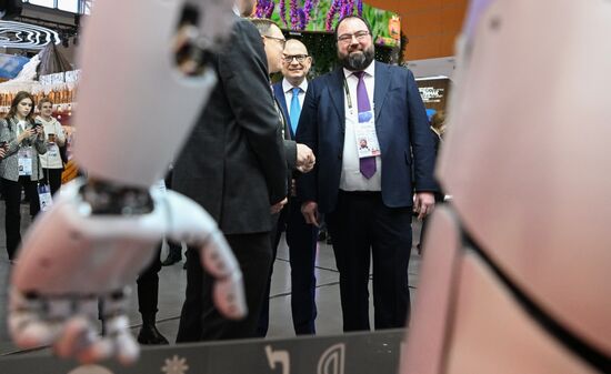 RUSSIA EXPO. Minister of Digital Development, Communications and Mass Media Maksut Shadayev at stands