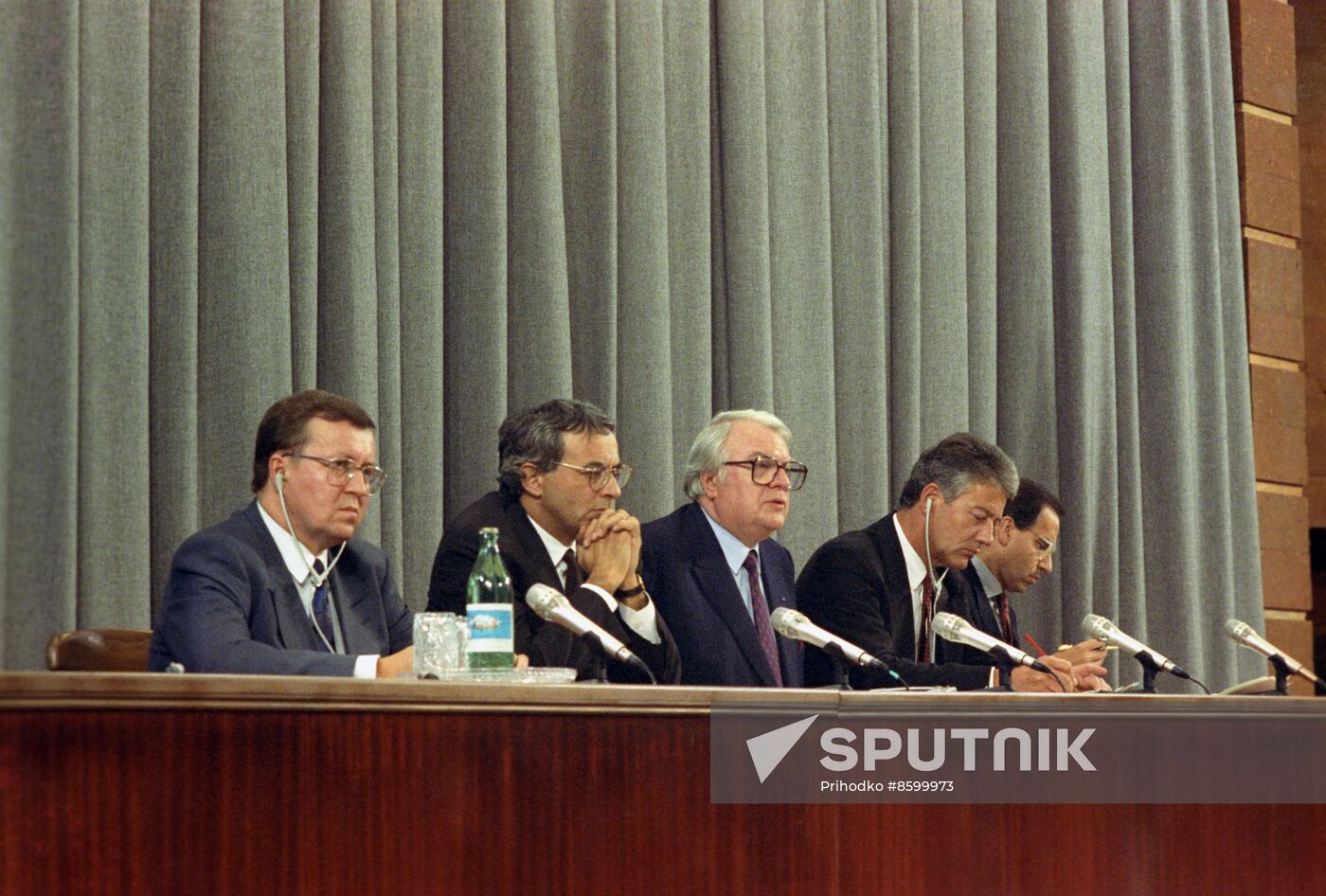 Delegation of the Socialist International visits USSR