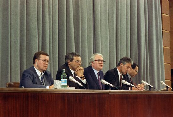 Delegation of the Socialist International visits USSR