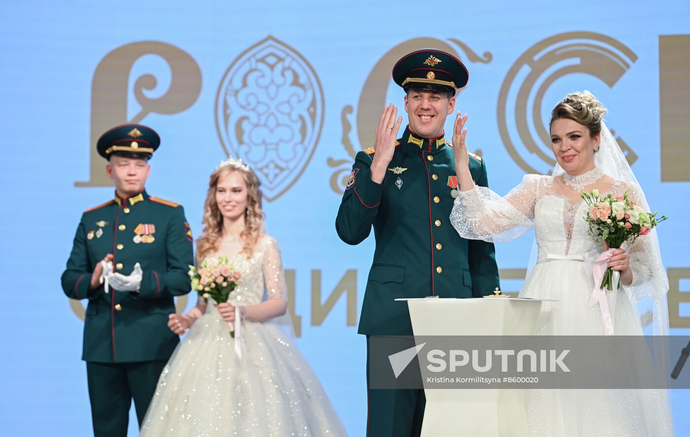 RUSSIA EXPO. Two couples from South Urals get married
