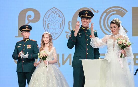 RUSSIA EXPO. Two couples from South Urals get married