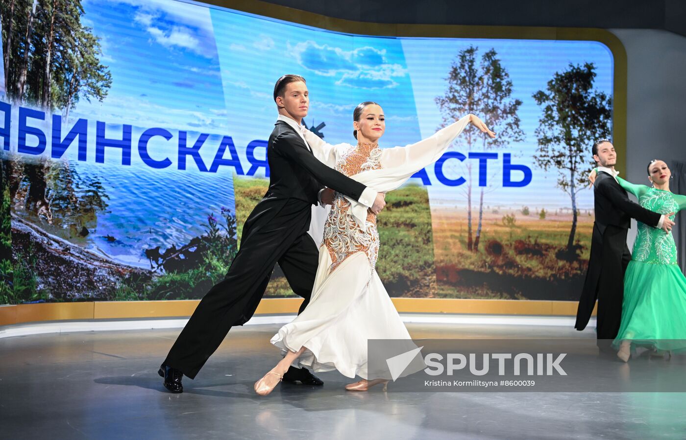 RUSSIA EXPO. Two couples from South Urals get married