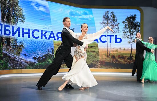 RUSSIA EXPO. Two couples from South Urals get married