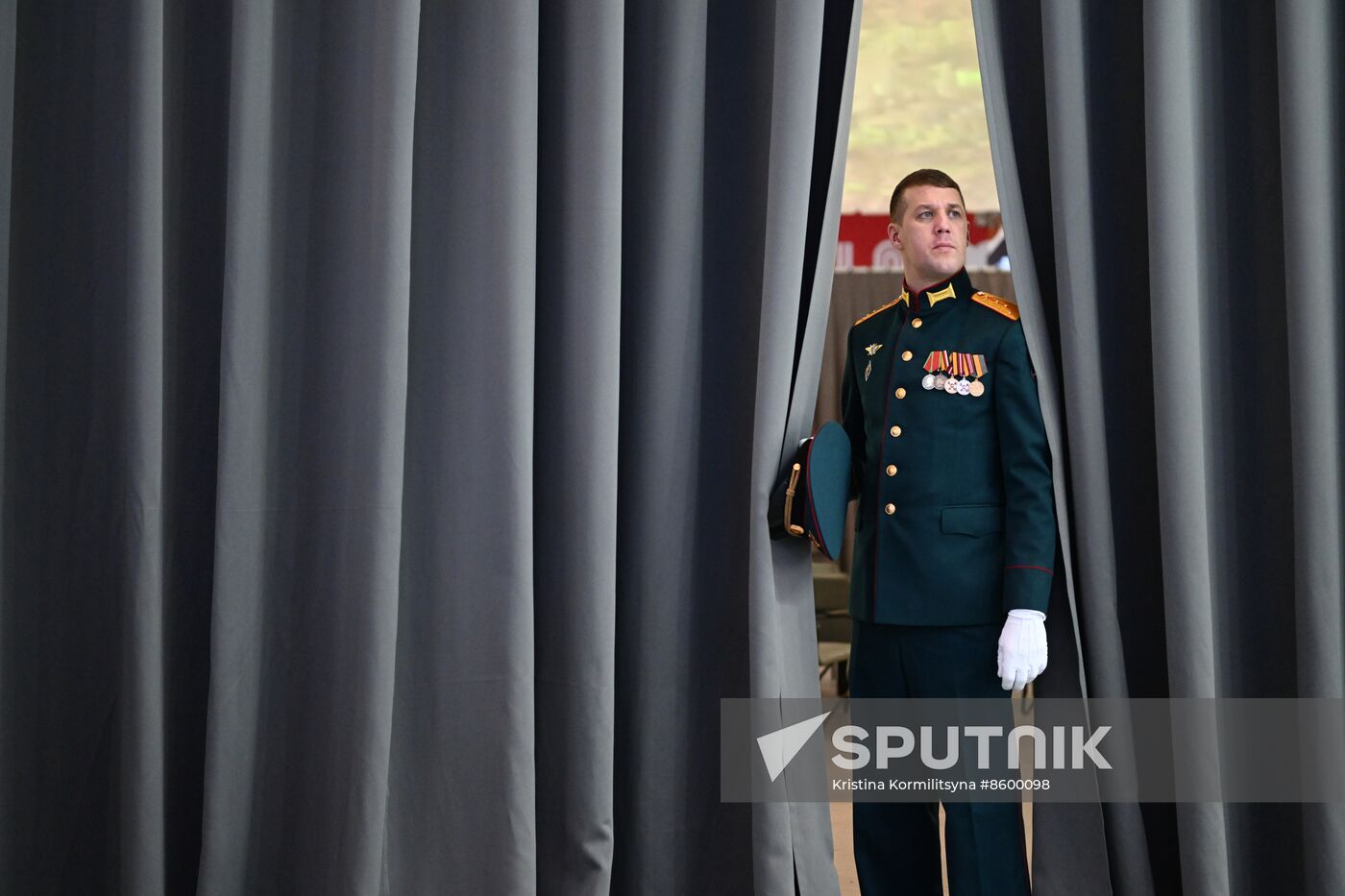 RUSSIA EXPO. Two couples from South Urals get married