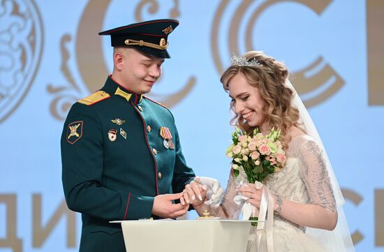 RUSSIA EXPO. Two couples from South Urals get married