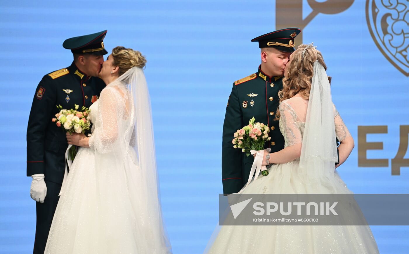 RUSSIA EXPO. Two couples from South Urals get married