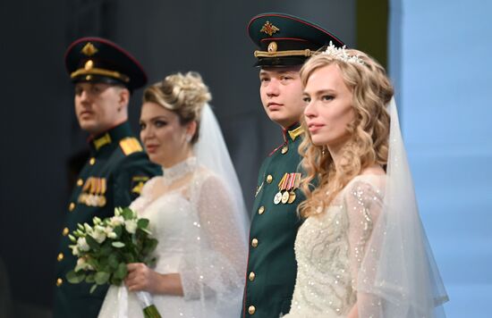 RUSSIA EXPO. Two couples from South Urals get married