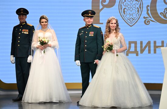 RUSSIA EXPO. Two couples from South Urals get married