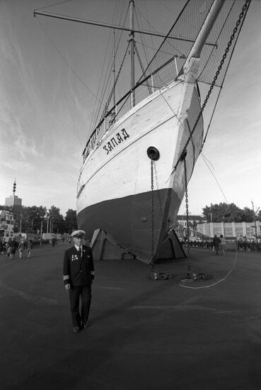 Memorial meeting in Arkhangelsk to honor arrival of Dervish, first allied convoy