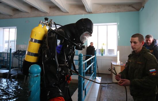 Russia Engineer Divers Training