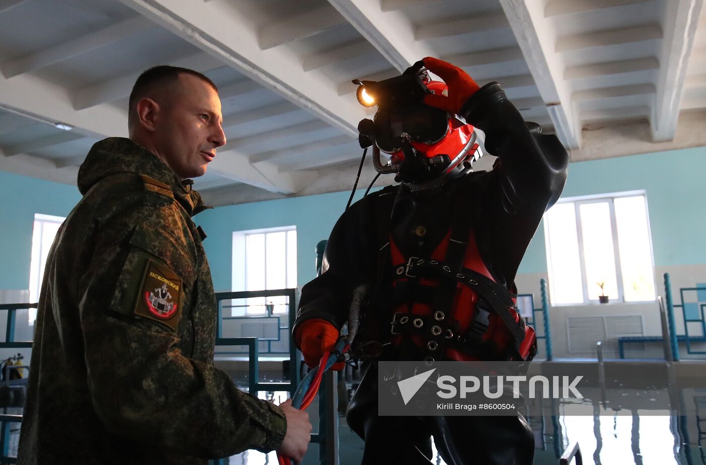 Russia Engineer Divers Training