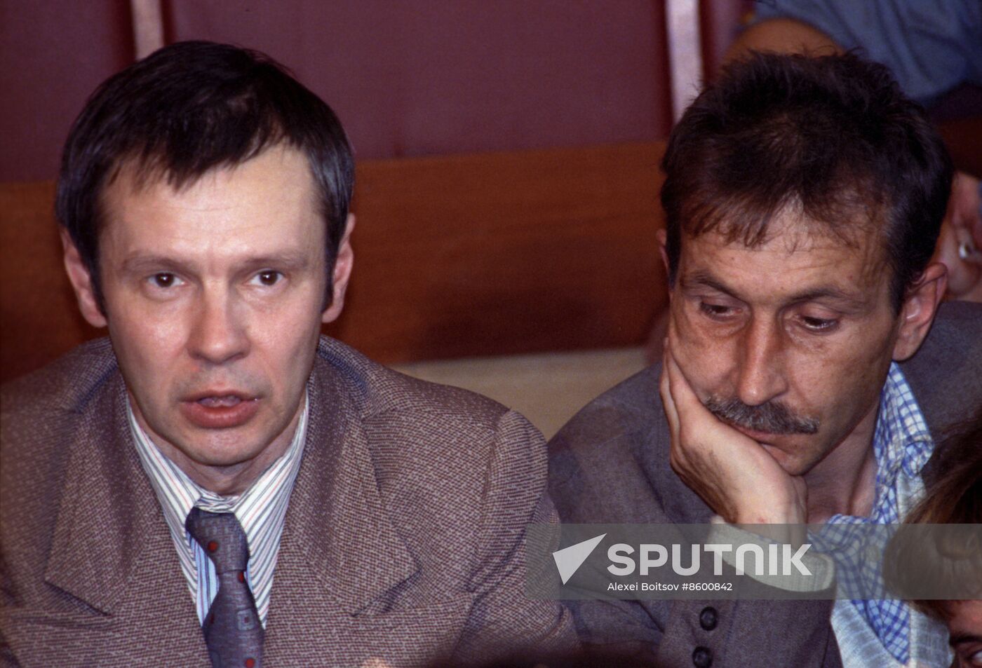 Political prisoners' news conference in Sobesednik weekly's editorial office