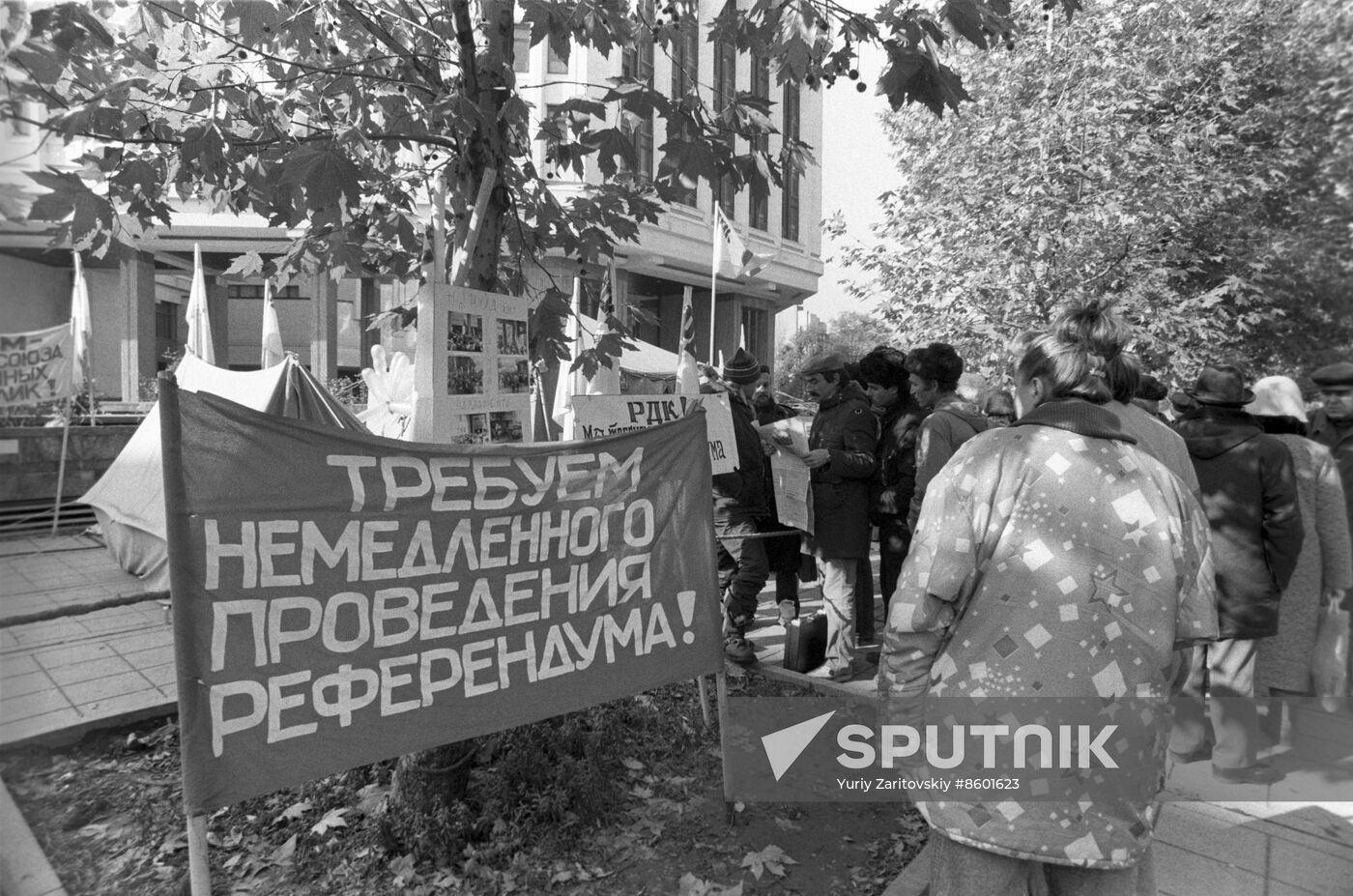 People's deputies and activists of the Crimean Republic Movement on hunger strike